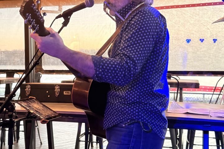 Borderline on the River: Bell & Field Back at Tuggers