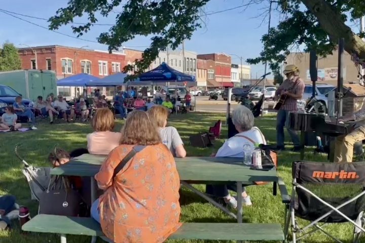 Shade Trees, Superman Slides, and ‘Sundown’ at the Kewanee Farmers Market